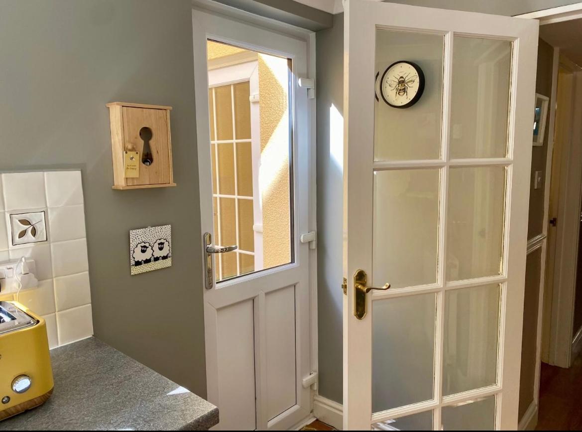 Honey Cottage Tenby Exterior photo